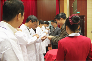 中国执业药师徽章首发仪式在广州举行 2013